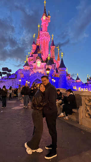 Édipo e a esposa na Disney de Paris